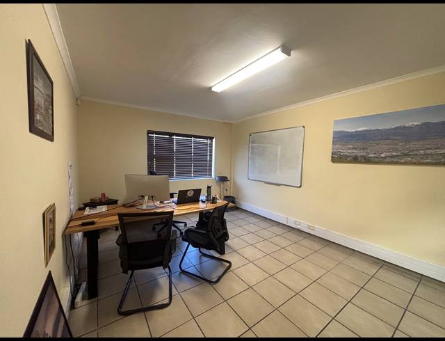 1,955M² WAREHOUSE TO LET IN BLACKHEATH INDUSTRIAL